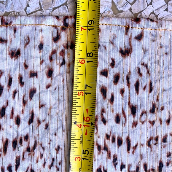 Beautiful semi sheer snakeskin print scarf with gold lurex threads - Picture 3 of 3